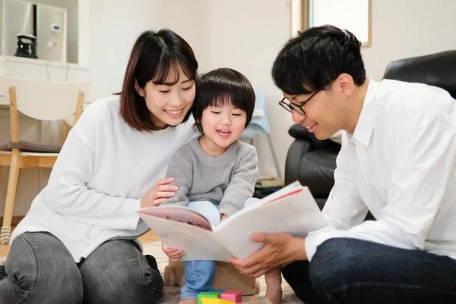 【阜陽(yáng)心理咨詢(xún)中心】過(guò)個(gè)年，我才頓悟：父母“不要臉”，孩子才有幸福感